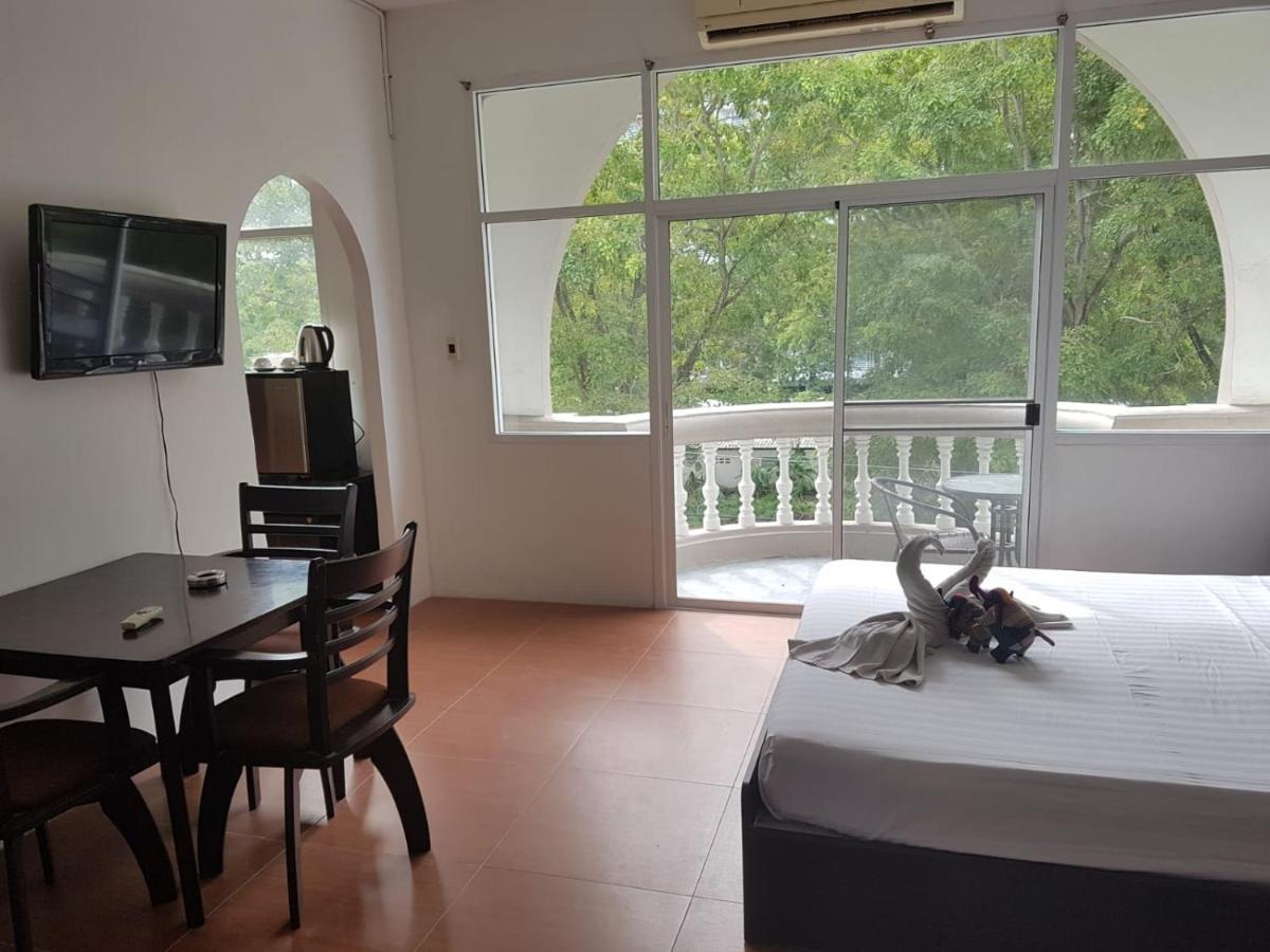 Doubleshot Guesthouse Jomtien Pattaya Eksteriør billede
