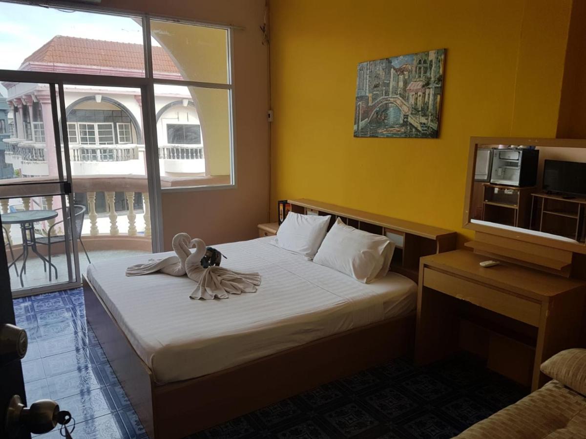 Doubleshot Guesthouse Jomtien Pattaya Eksteriør billede